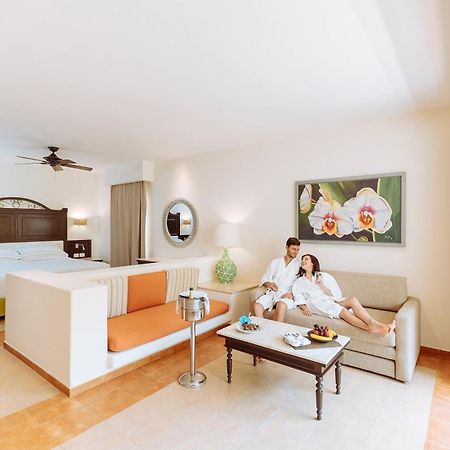 ออคซิเดนตัล แอท ชกาเรต เดสติเนชั่น - ออล อินคลูซีฟ Hotel ปลายาเดลการ์เมน ภายนอก รูปภาพ A room at the Iberostar Grand Hotel at Playa del Inglés, Gran Canaria