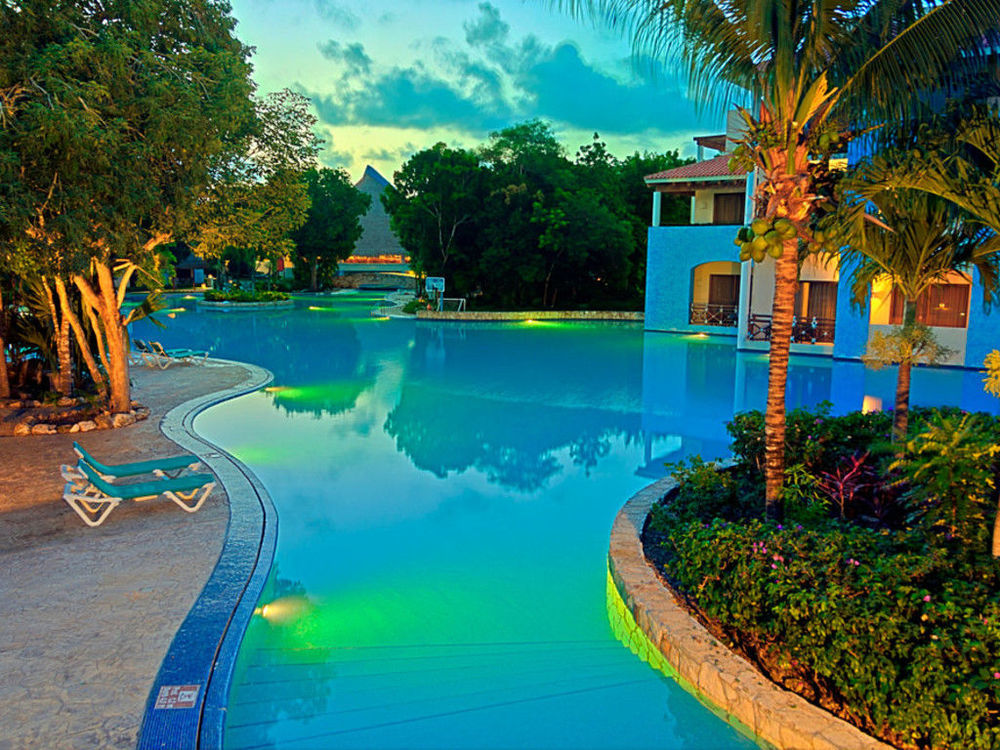 ออคซิเดนตัล แอท ชกาเรต เดสติเนชั่น - ออล อินคลูซีฟ Hotel ปลายาเดลการ์เมน ภายนอก รูปภาพ The pool at the Hard Rock Hotel