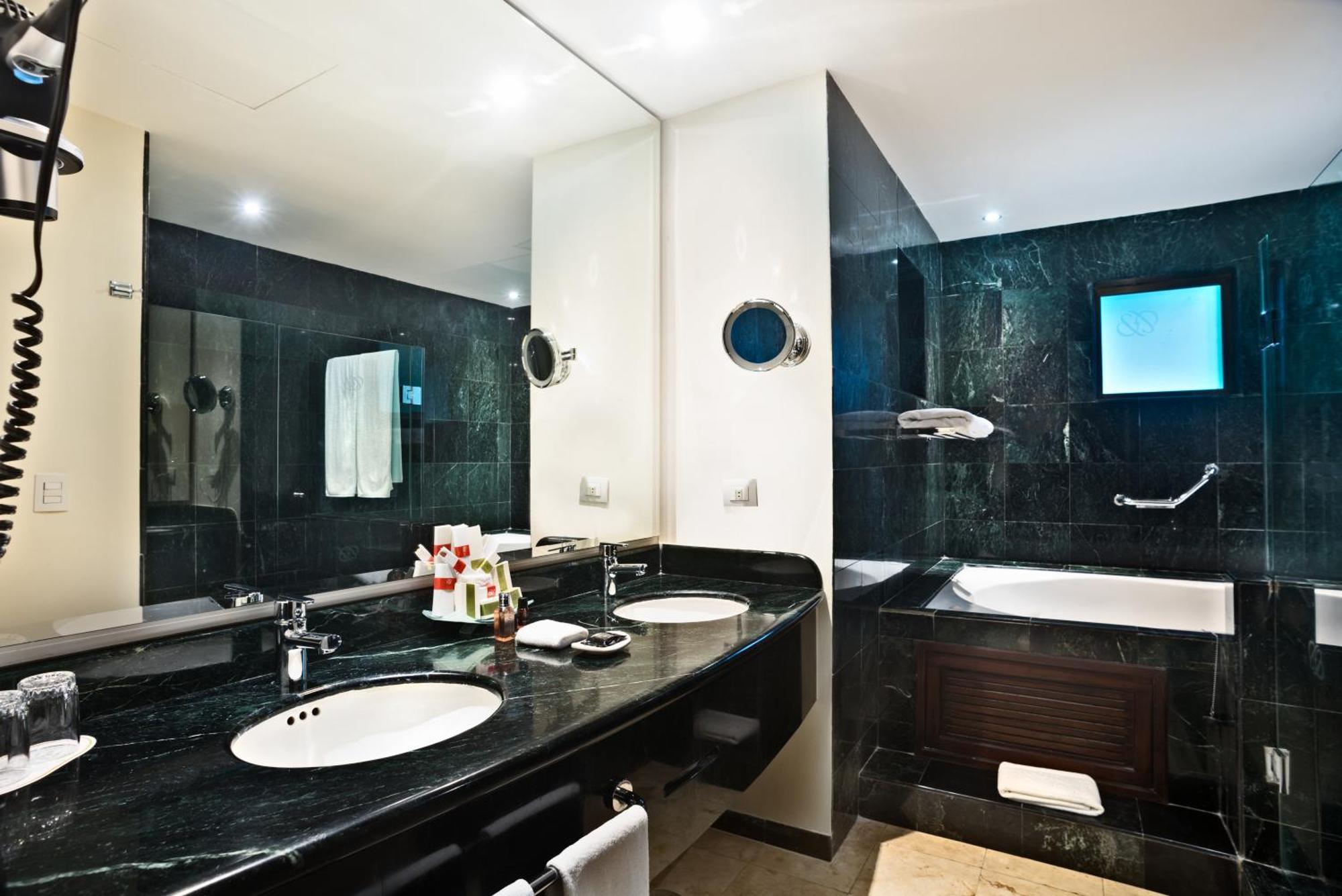 ออคซิเดนตัล แอท ชกาเรต เดสติเนชั่น - ออล อินคลูซีฟ Hotel ปลายาเดลการ์เมน ภายนอก รูปภาพ Bathroom