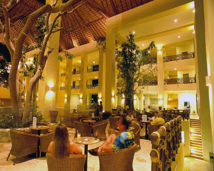 ออคซิเดนตัล แอท ชกาเรต เดสติเนชั่น - ออล อินคลูซีฟ Hotel ปลายาเดลการ์เมน ร้านอาหาร รูปภาพ The interior of the hotel